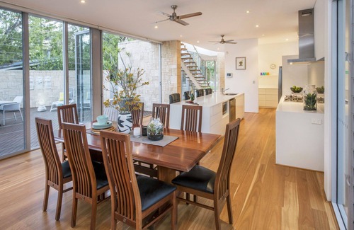 Dunsborough House | Luxurious Home with Pool Close to Beach and Town