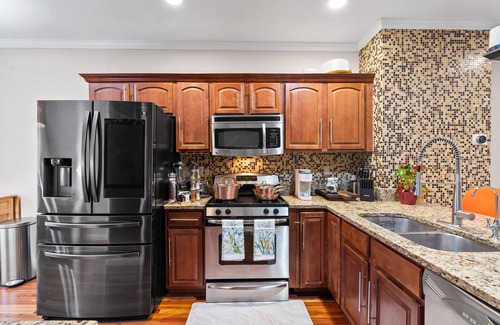 Vienna House | Luxurious home with golf course view, deck, grill, Peloton! King size bed.