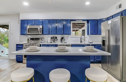 Dallas House | Luxurious Home with Hot tub, deck, creek view and modern amenities all in one!