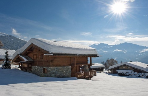 Verbier Ski Chalet | Luxurious interior designed chalet in Verbier with outstanding Alpine views