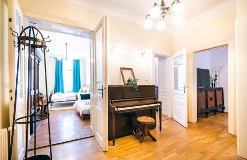 Josefov Apartment | Luxurious Kafka family apt in Old Town