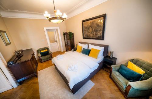 Josefov Apartment | Luxurious Kafka family apt in Old Town