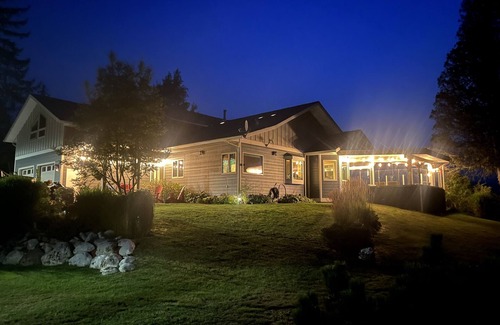 Lakelse House | Luxurious Lake Living