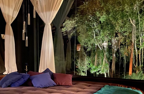 Itamonte House | Luxurious master suite amidst lush nature in the Mantiqueira mountains