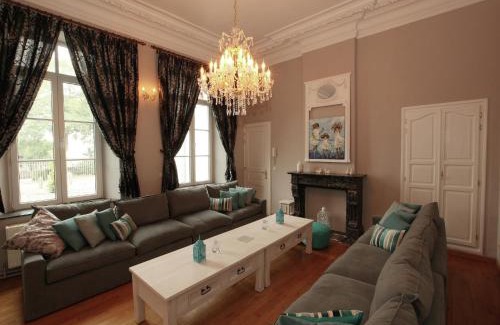 Mettet House | Luxurious Mettet Mansion
