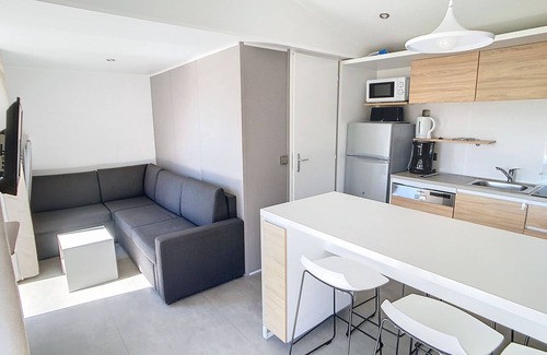 Jullouville-les-Pins House | Luxurious Mobile Home, 4 Guests, Beach Nearby, Heated Pool, Fitness Room, Pet-Friendly