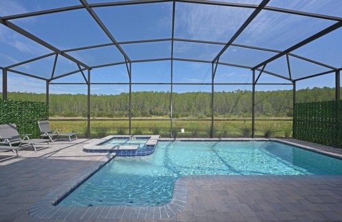 Kissimmee House | Luxurious Modern 9 Bed Pool Home w/2 Masters, 8 Kings Amazing Games Rm Lake View. Nr Theme Parks