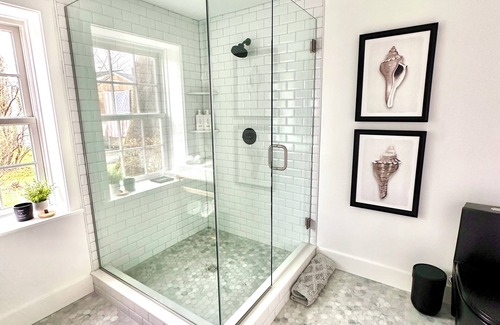 Kennebunkport Hotel | Luxurious Modern Prime location Kennebunk Cottage