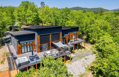 Mid America House | Luxurious Mountain Retreat with 4 King Ensuites, Hot Tub, Pool and Creek Views!