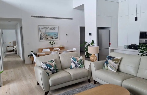 Shell Cove House | Luxurious new 3-bedroom penthouse apartmentnn