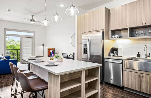 West Oak Hill Apartment | Luxurious New Unit|1Bd1Ba|Pool Golf Sim