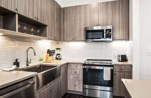 West Oak Hill Apartment | Luxurious New Unit|1Bd1Ba|Pool Golf Sim