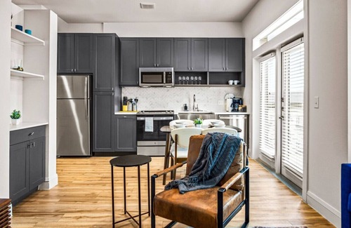 West Oak Hill Apartment | Luxurious New Unit|1Bd1Ba|Pool, Golf Sim