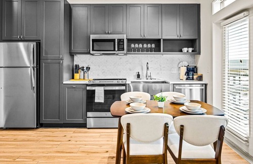 West Oak Hill Apartment | Luxurious New Unit|1Bd1Ba|Pool, Golf Sim