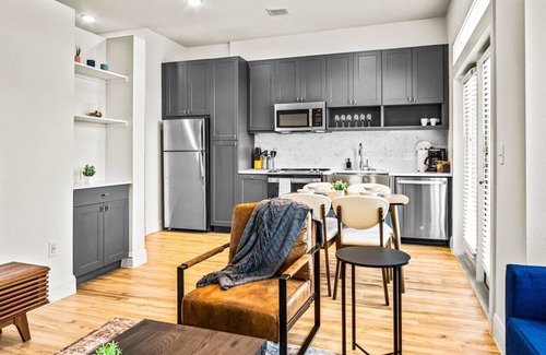 West Oak Hill Apartment | Luxurious New Unit|1Bd1Ba|Pool, Golf Sim