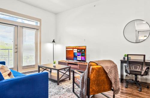 West Oak Hill Apartment | Luxurious New Unit 1Bd1BaPool, Golf Sim