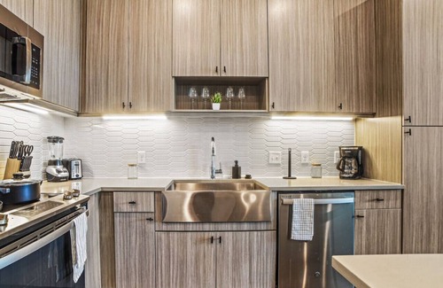 West Oak Hill Apartment | Luxurious New Unit|2Bd2Ba|Pool, Golf Sim