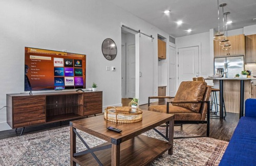 West Oak Hill Apartment | Luxurious New Unit|2Bd2Ba|Pool, Golf Sim