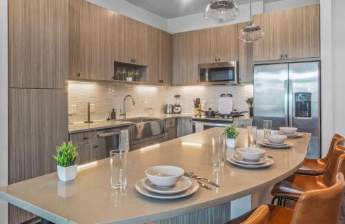 West Oak Hill Apartment | Luxurious New Unit2B2Ba Pool, Golf Sim