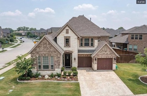Coppell Villa | Luxurious Oasis with Pool/Spa 8 mins from Airport