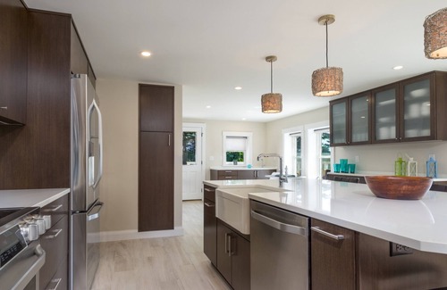 Tenants Harbor House | Luxurious ocean-front home with dock