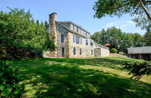 Tenants Harbor House | Luxurious ocean-front home with dock