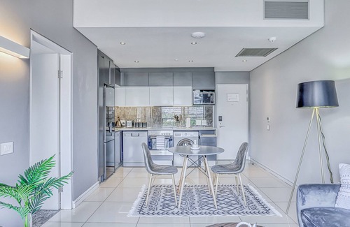Sandown Apartment | Luxurious One Bedroom Apartment at Capital On Park, Sandton