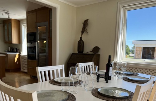Herresta Cottage | Luxurious party house with spa and pool 7 min from airport