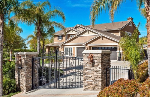 Castaic House | Luxurious Pool Resort Style Gated Estate - sleeps 14 - 5 bedrooms 4.5 bath