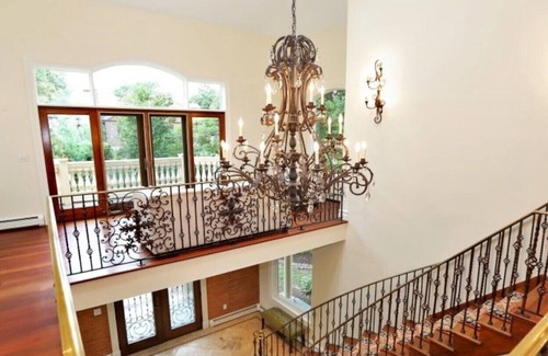 Teaneck House | Luxurious Private 6 bed Home 15 minutes from NYC