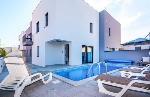 Vir Apartment | Luxurious | Private pool | Apartment for 4-6 persons | Air conditioning, satelite tv, wifi Internet