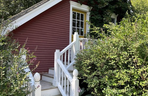 Port Perry Villa | Luxurious private stand-alone flat on a large property