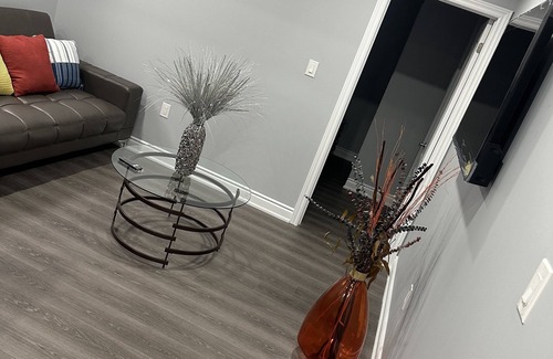 Brampton Apartment | luxurious residence characterized by high-quality materials.