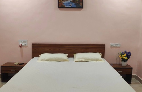 Diveagar Resort | Luxurious Rooms. 5 min Walk to the Beach. 970m to Suvarna Ganesh Mandir.
