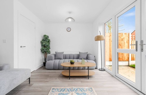 Manchester House | Luxurious Stylish: Modern Home
