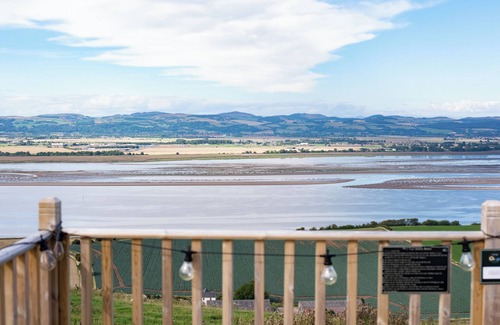 Cupar Cabin | Luxurious Snug with hottub which sleeps-2 in Fife
