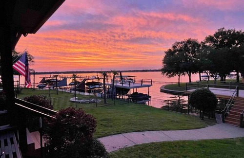Carolyn Estates House | Luxurious, Tranquil, 4BR Lakefront Villa