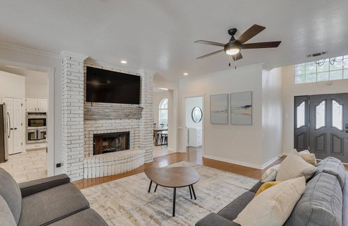 North Richland Hills House | Luxurious 5 Bedroom Retreat with Pool!