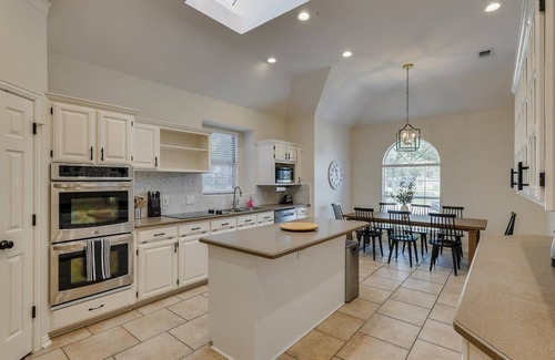 North Richland Hills House | Luxurious 5 Bedroom Retreat with Pool!