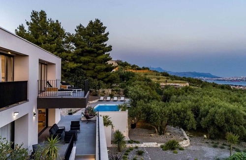 Kastel Kambelovac Villa | Luxurious villa with a pool in Kaštela