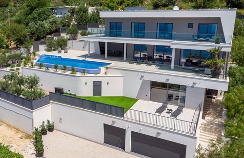 Omis Villa | Luxurious Villa ADA with hot tub, sauna, gym, infinity pool, sea views!
