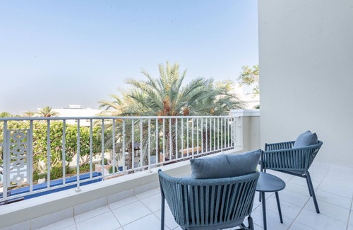 Emirates Hills Villa | Luxurious Villa with Private Pool, Game Lounge and Mins from Dubai Marina and JBR Beach, Emirates Hills by Deluxe Holiday Homes