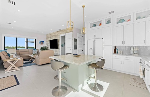 Marathon House | Luxurious Waterfront Getaway in Marathon