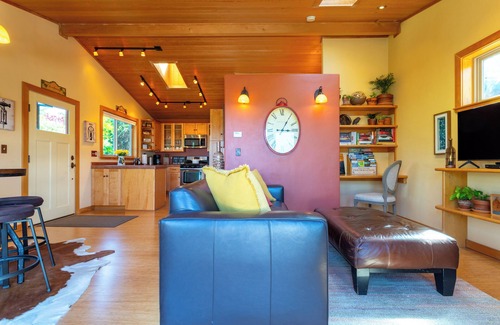 Freestone Cottage | Luxurious wine country retreat with spectacular views