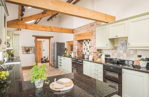 Shepton Mallet Other | Luxuriously renovated farmhouse with hot tub