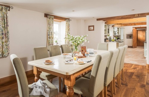 Shepton Mallet Other | Luxuriously renovated farmhouse with hot tub