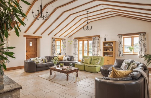 Shepton Mallet Other | Luxuriously renovated farmhouse with hot tub