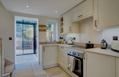 Great Massingham House | Luxury 1 bed cottage with hot tub and log burner