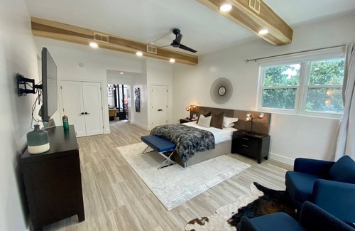 Channel District Condo | Luxury 1 Bedroom Channelside Condo Private Walk Up Garage 4 mins to Amelia Arena