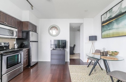 Fort York Condo | Luxury 1 Bedroom condo with Balcony.